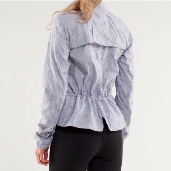 Lululemon RUN TRAVEL TO TRACK JACKET Fossil Grey - Picture 2 of 8